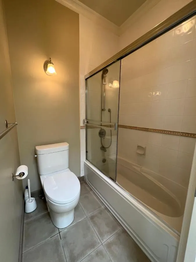 Rum i privatbostad A Cozy Bedroom With A Private Washroom Close To Yvr Richmond Kanada