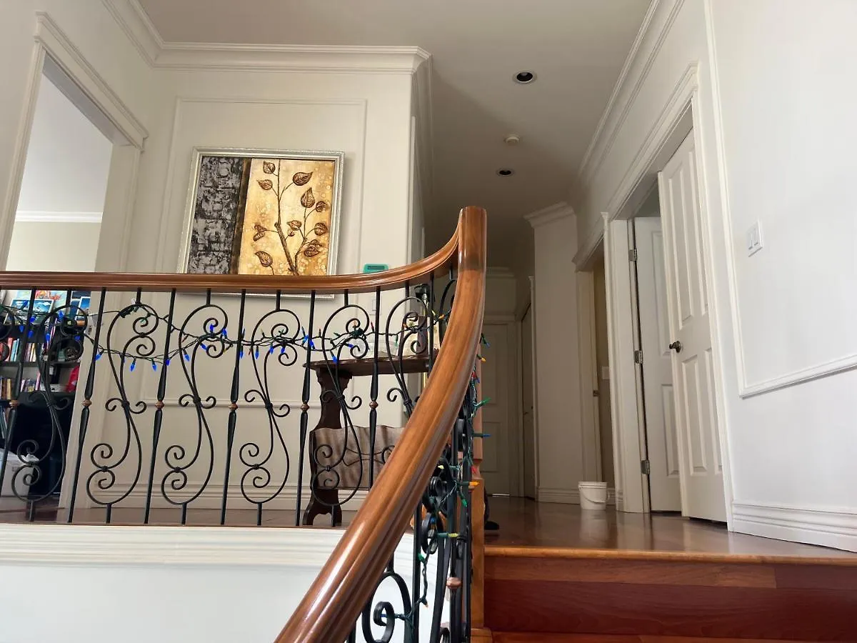 A Cozy Bedroom With A Private Washroom Close To Yvr Richmond 0*,